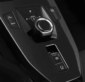 Front Center USB Port (Type A & C)